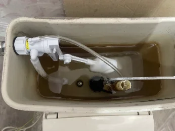 交換後のトイレタンク内部の新しい部品